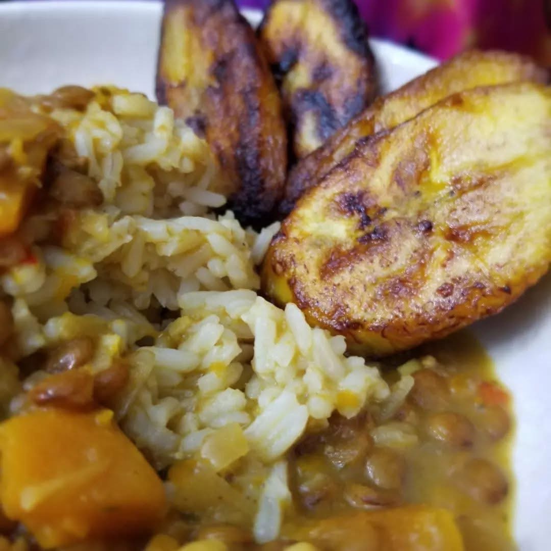GreenHouzeEatz coconut curry with rice and golden plantains